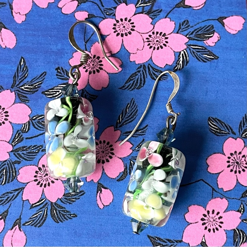 Stamped 925 sterling silver & art glass w/ colorful flowers dangle earrings